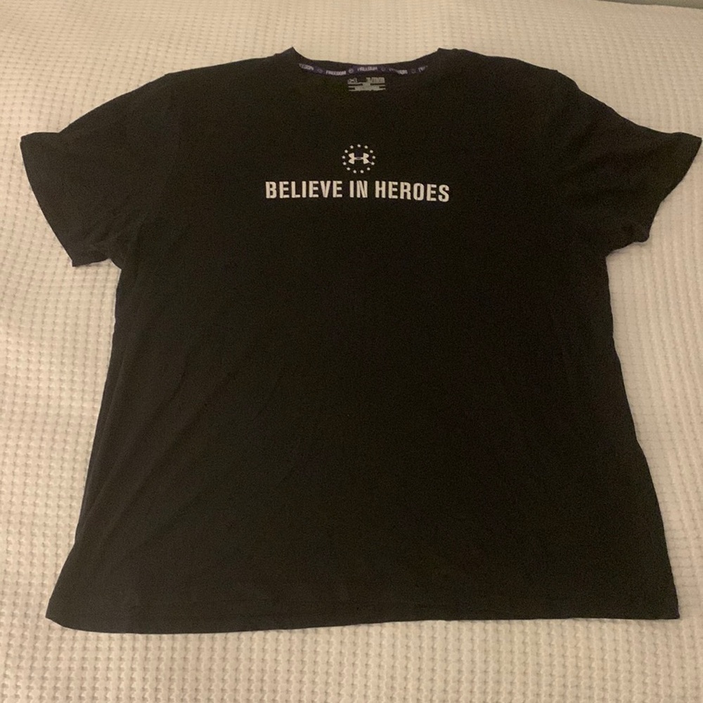 UA LOOSE FIT TEE